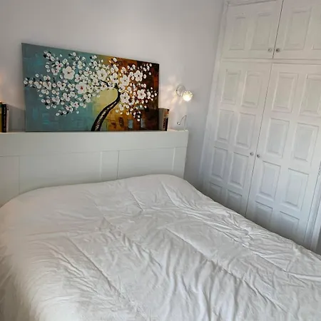 Charming & Renovated Stone Throw To The Sea Apartment *