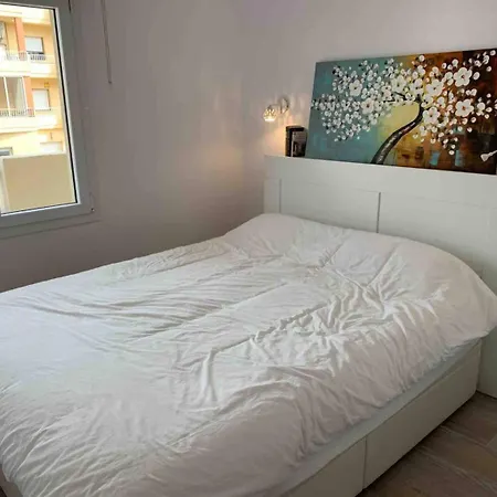 Charming & Renovated Stone Throw To The Sea